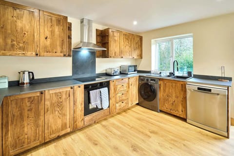 Morley Cottage, Milltown - Host & Stay