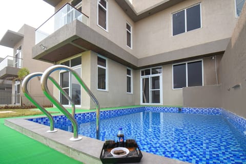 Holiday Home Swimming Pool