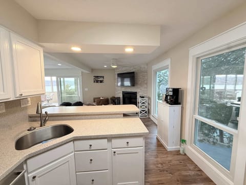 The open kitchen is well equipped for an unforgettable getaway​