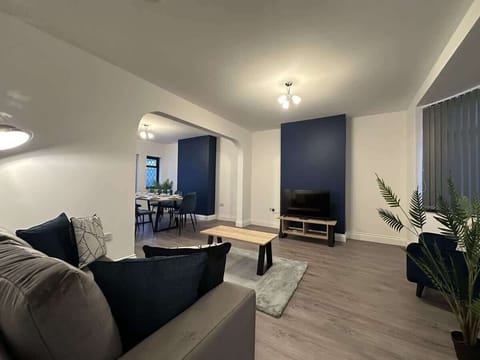 Living Room / Lounge