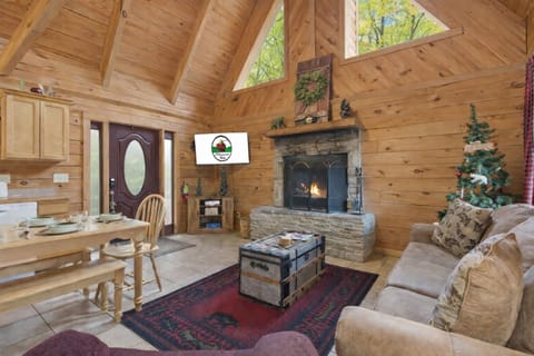 Cozy Living Area with Fireplace, Cable TV, Deck Access