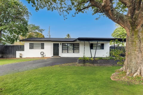 Hollywood Vacation Rental | 3BR | 2BA | 1,500 Sq Ft