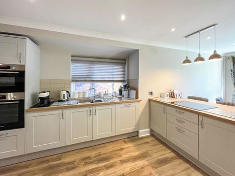 Kitchen | Casa Rosa, Prestatyn