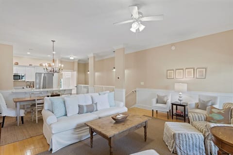 Living Room/Dining Area