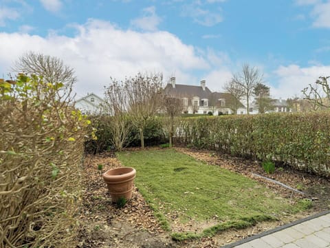 Grass, Shrub, Landscape, Garden, Land Lot, Groundcover, Lawn, Cottage, Landscaping