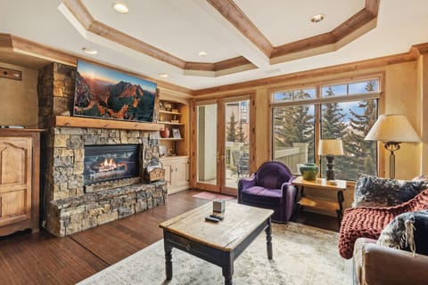 2.0-telluride-centrum-302-living-room4