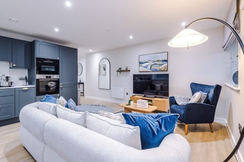 Relax in style at Hayy – comfort meets city convenience