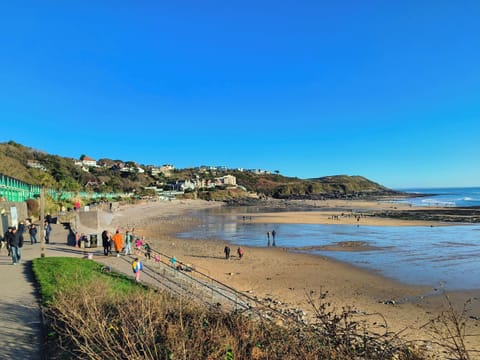 Restaurants, tennis and golf. Approx 26 mins coastal walk, which begins at the bottom of Plunch Lane. | Sea Haven, Swansea