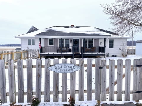 🐖🌾 Imagine waking up to this authentic Amish Country farm view from your private deck