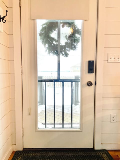 ❄️🌄 Step outside to take in the tranquil countryside views in every season