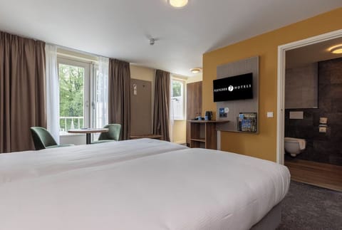 Comfortable Unit with Two Twin size beds