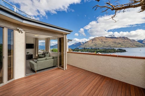 Panoramic views of Lake Wakatipu and the Remarkables from Alpine Lakeview 9B Queenstown