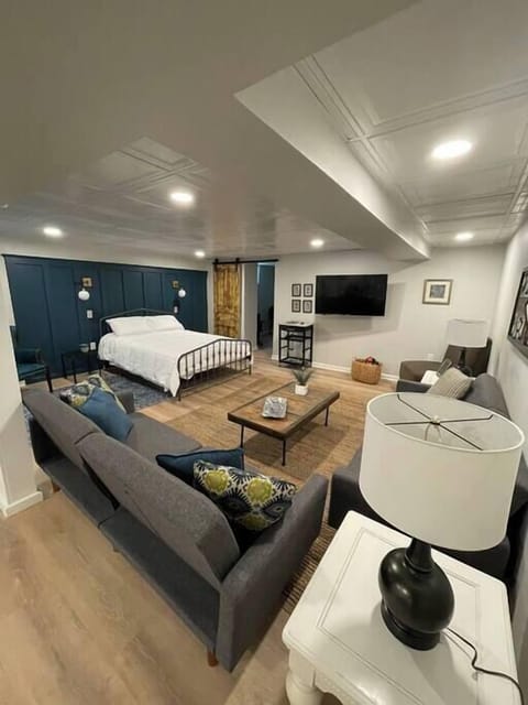 Completely Remodeled, 700 SF Studio apartment - a shot of the sleeping and living areas
