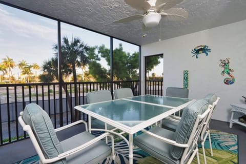Screened lanai with outdoor dining table