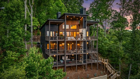 Luxury Mountain Retreat | Expansive Decks, Lake Views, Floor-to-Ceiling Windows