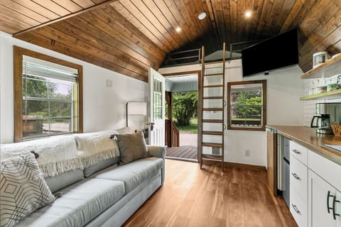 Sink into the sofa after a day on the water or hiking nearby trails!