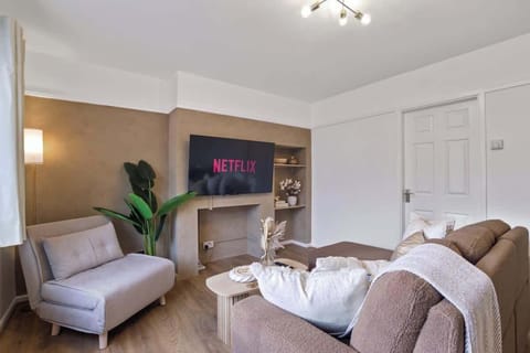 Stylish Living Room: Relax on the comfortable sofa and enjoy Netflix on the Smart TV after a day of exploring.