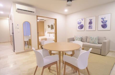 Share relaxed dinners around the round table after beach days.