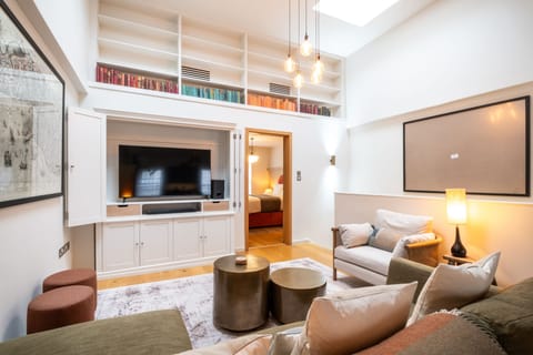 Living Room / Lounge