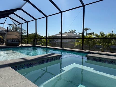 Spa and Pool with view on the canal