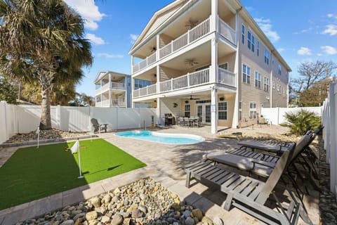 Spacious exterior with pool & lounge area
