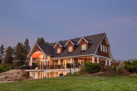 Whispering Owl Estate 4+ Bedrooms & 12 acres of Relaxing Entertainment 