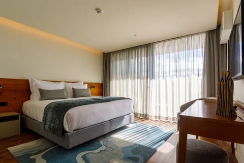 Wake up to soft daylight and crisp, hotel-luxe linens.