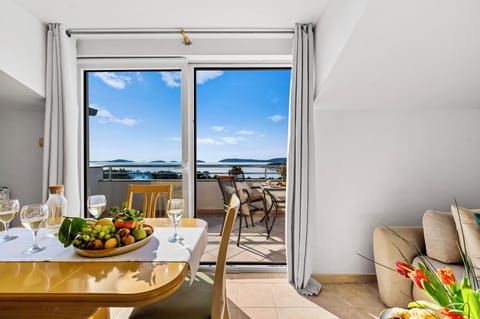 A bright and sunny dining space where every meal comes with a view ☀️