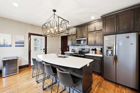 Kitchen Area: Well-equipped kitchen for quick meals or full cooking.
