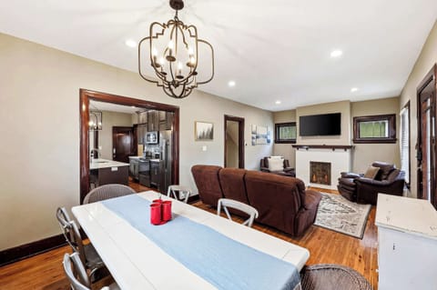 Dining Area: Bright dining space for relaxing breakfasts and dinners.