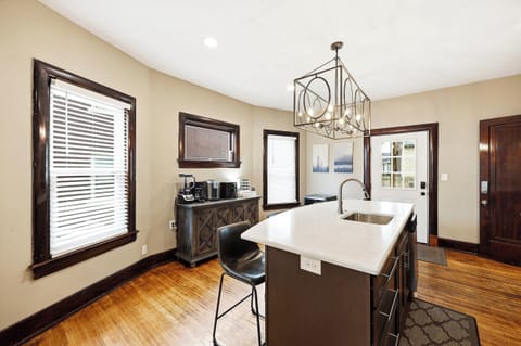 Kitchen Area: Well-equipped kitchen for quick meals or full cooking.