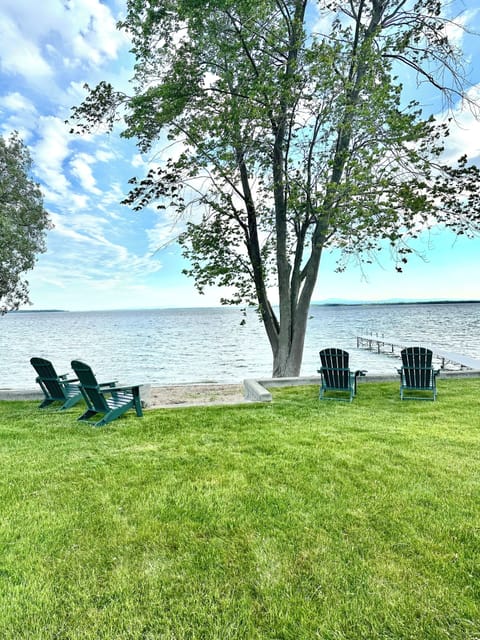 Lakeside living-your own private beach and dock