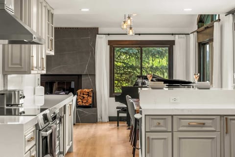 Kitchen 1: Bosch appliances, Keurig, air fryer, Crockpot, blender, toaster oven, tableware, main floor