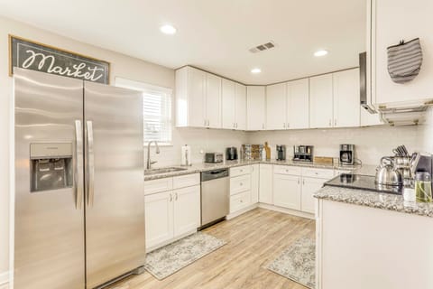 Kitchen | Cooking Basics | Keurig & Drip Coffee Makers