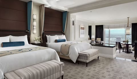 Unit w/ Two Queen Beds
