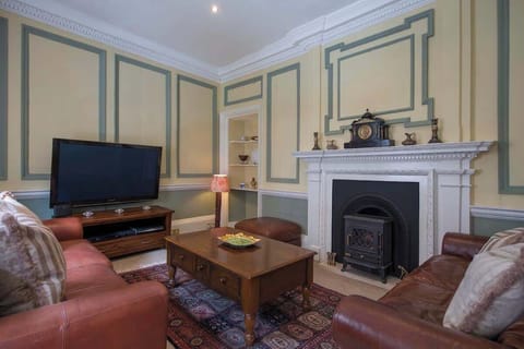 Living Room / Lounge