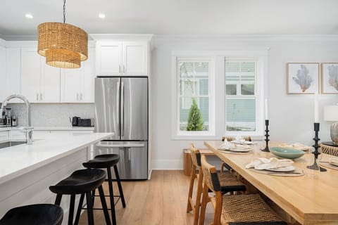 GREAT VACATION MEMORIES WHEN EVEVERONE TOGETHER ENJOYING A MEAL