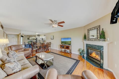 Spacious Living Room with Gas Fireplace, Sleeper Sofa and SMART TV with Cable & WIFI throughout vacation rental
