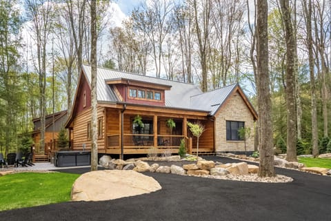 Willowcrest is a brand new Deep Creek Lake vacation rental.