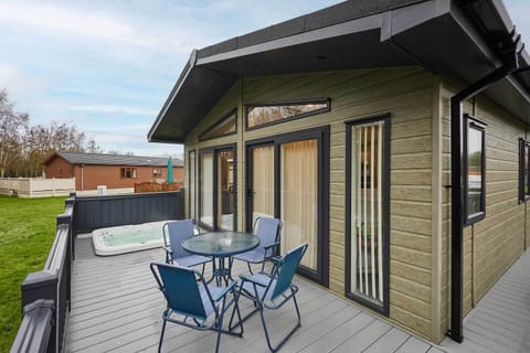 Malton Pines Lodge, Amotherby- Host & Stay 