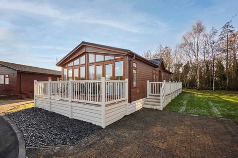 Deneb Lodge, Amotherby - Host & Stay