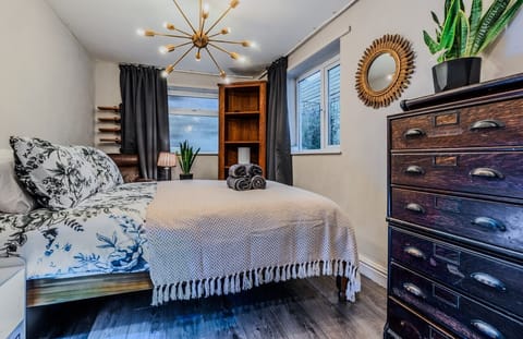 Cosy bedroom with stylish design and plush bedding
