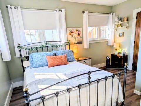 Main bedroom with queen bed