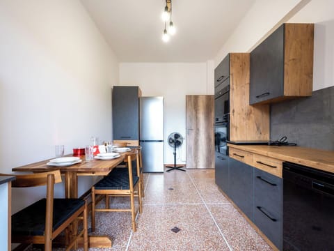 Flooring, Wood, Floor, Furniture, Kitchen, Interior Design, Countertop, Ceiling, Wood Flooring, Major Appliance