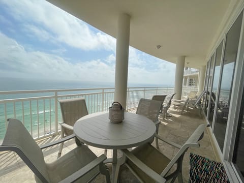 Welcome to La Playa 1002!