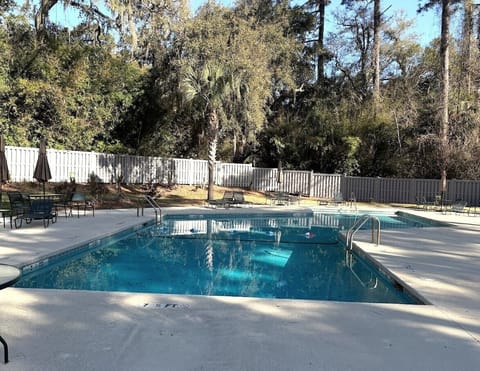 Lake Forest Community Pool