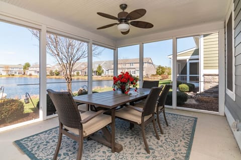 Modern Waterleaf Stay | Comfortable Family-Friendly Home