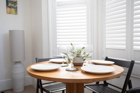 Dining / Restaurant