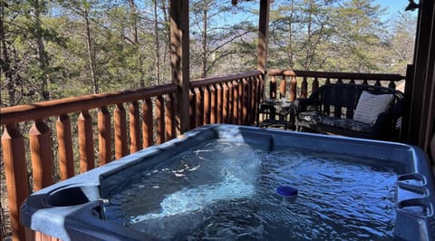 Hot Tub, Tub, Indoors, Architecture, Building