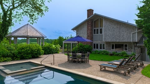 Outdoors - heated pool, jacuzzi, seating